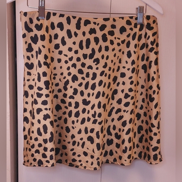 Elodie Satin Animal Print Leopard Print Mini Skirt Size XL Date Night Dressy - Picture 4 of 7